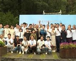 開貨車的小鎮青年